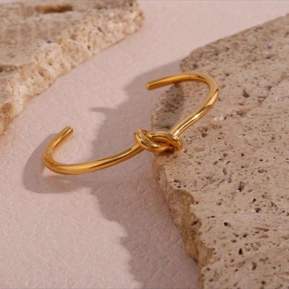 NEW 18K GOLD KNOT CUFF BANGLE BRACELET, NICE BRACELET, CUTE BRACELET. - Picture 4 of 7